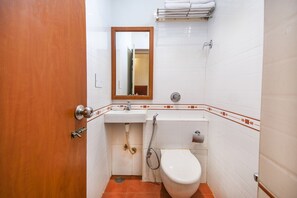 Bathroom - Fabhotel Sam Residency (Coimbatore)
