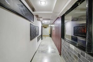 Lobby - Fabhotel Backstreet (Bhopal)