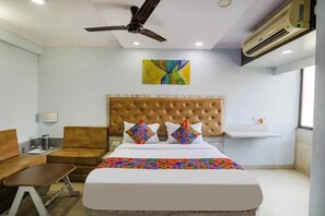 Egyptian cotton sheets, premium bedding, in-room safe, free WiFi - Fabhotel Backstreet (Bhopal)