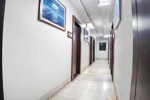 Lobby - Fabhotel Backstreet (Bhopal)