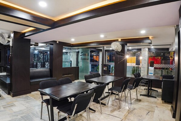 Restaurant - Fabhotel Backstreet (Bhopal)