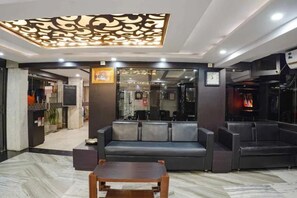 Lobby sitting area - Fabhotel Backstreet (Bhopal)
