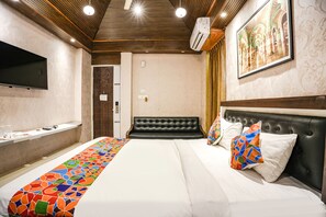 Egyptian cotton sheets, premium bedding, in-room safe, soundproofing - Fabhotel Seasons Suites Jp Nagar (Bengaluru)
