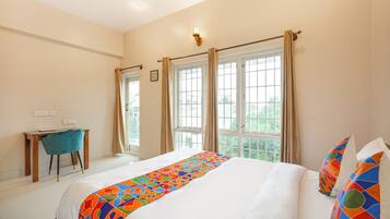 Egyptian cotton sheets, premium bedding, in-room safe, free WiFi