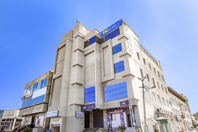 Fabhotel White Clouds