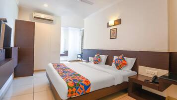 Egyptian cotton sheets, premium bedding, in-room safe, free WiFi