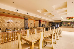 Dining - Fabhotel Kinsfolk (Ghaziabad)