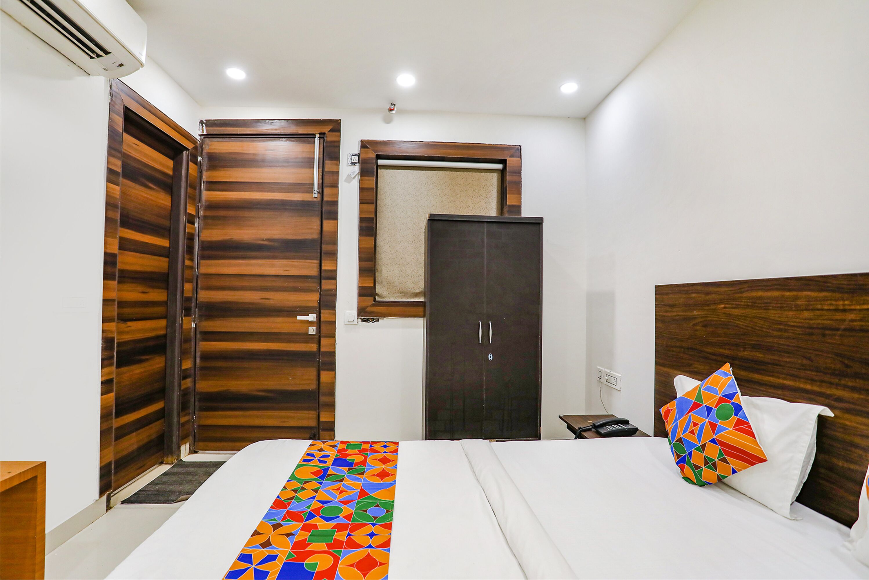 Egyptian cotton sheets, premium bedding, in-room safe, free WiFi