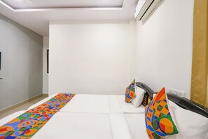 Egyptian cotton sheets, premium bedding, in-room safe, free WiFi - Fabhotel Fortune Begumpet (Hyderabad)