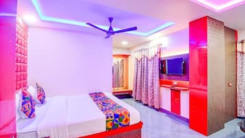 Egyptian cotton sheets, premium bedding, in-room safe, free WiFi