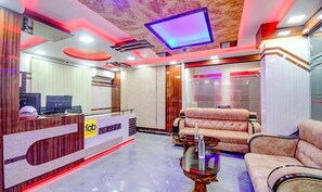 Reception - FabHotel The Crown Comforts (Bidhannagar)