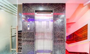 Elevator - Fabhotel Asha Inn (Bidhannagar)