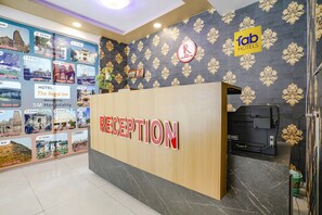 Reception - Fabhotel The Regal Inn (Nashik)