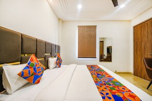 Egyptian cotton sheets, premium bedding, in-room safe, free WiFi - Fabhotel Globe Inn (Ludhiana)