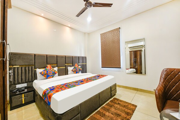 Premium Room | Egyptian cotton sheets, premium bedding, in-room safe, free WiFi - Fabhotel Globe Inn (Ludhiana)