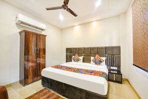 Egyptian cotton sheets, premium bedding, in-room safe, free WiFi - Fabhotel Globe Inn (Ludhiana)