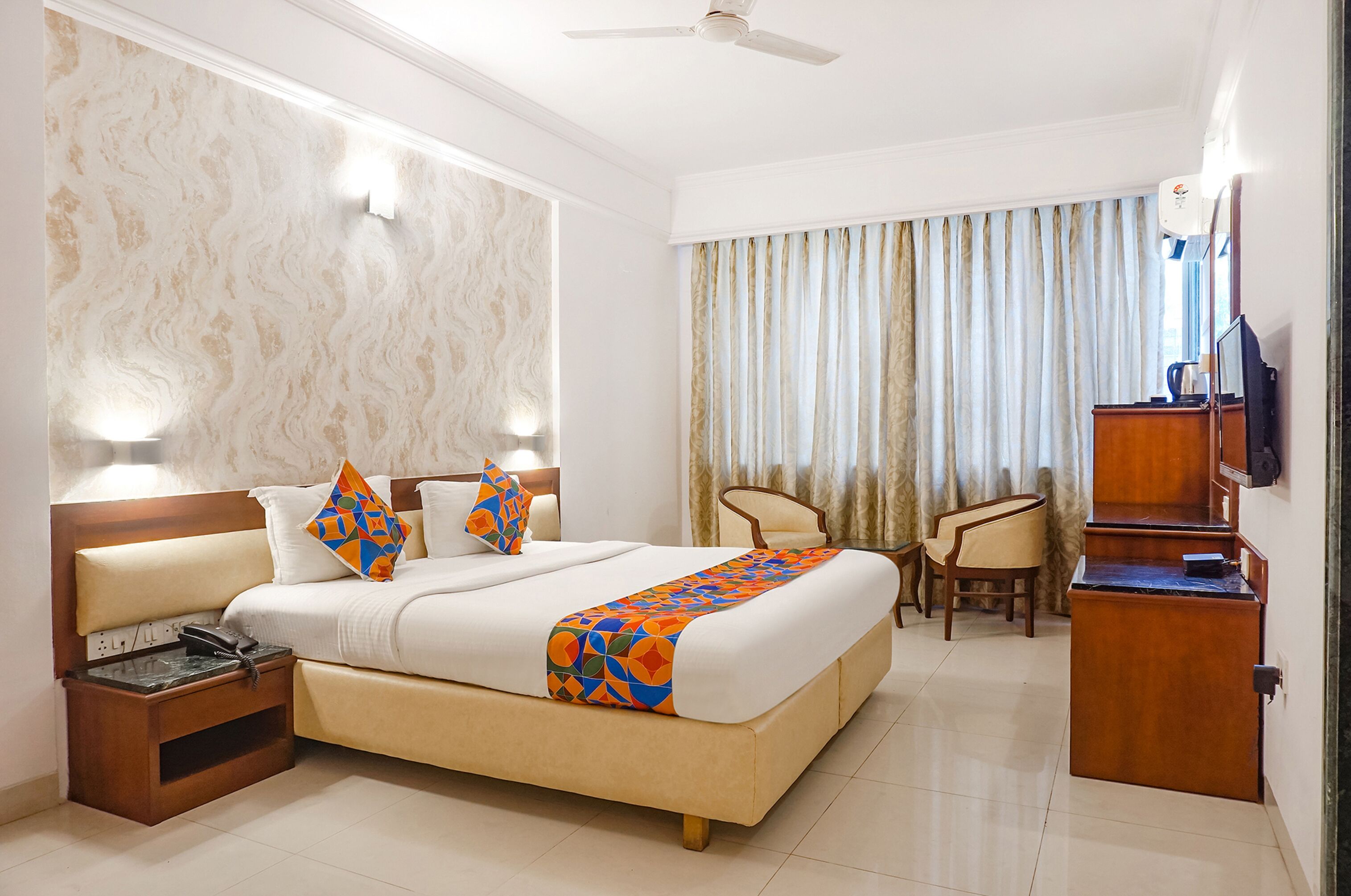 Egyptian cotton sheets, premium bedding, in-room safe, free WiFi
