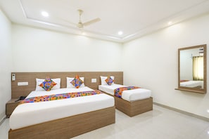 Egyptian cotton sheets, premium bedding, in-room safe, free WiFi