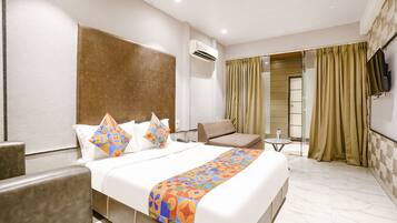 Egyptian cotton sheets, premium bedding, in-room safe, free WiFi