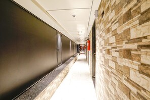 Lobby - Fabhotel Prime Welcome Palace (Surat)