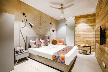 Egyptian cotton sheets, premium bedding, in-room safe, free WiFi