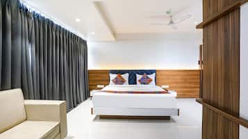 1 bedroom, Egyptian cotton sheets, premium bedding, in-room safe