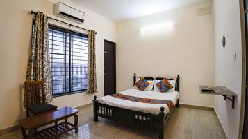 Egyptian cotton sheets, premium bedding, in-room safe, free WiFi