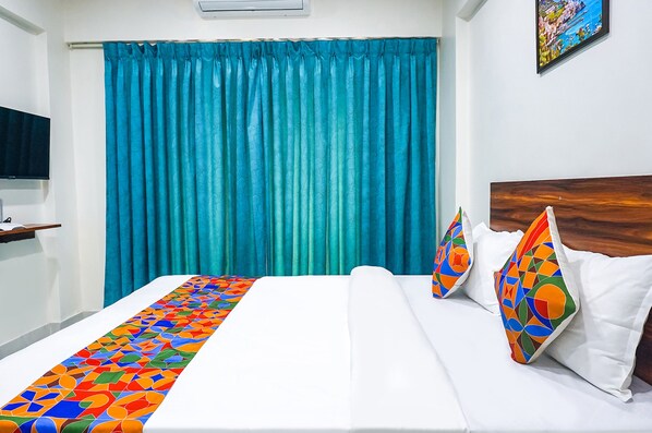 Egyptian cotton sheets, premium bedding, in-room safe, soundproofing