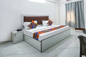 Egyptian cotton sheets, premium bedding, in-room safe, soundproofing - FabHotel The Yashobhumi (New Delhi)