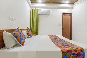 Egyptian cotton sheets, premium bedding, in-room safe, free WiFi