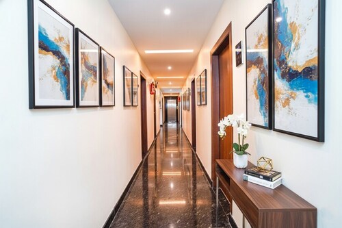 HOTEL SAVI INN
