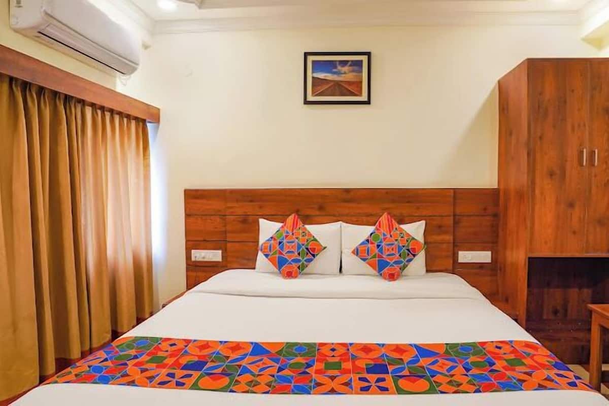 غرفة عادية | ملاءات من القطن المصري وأغطية فراش متميزة وخزنة داخل الغرفة