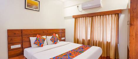 Egyptian cotton sheets, premium bedding, in-room safe, free WiFi