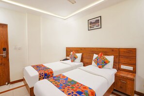 Egyptian cotton sheets, premium bedding, in-room safe, free WiFi - Fabhotel Savi Inn (Bengaluru)