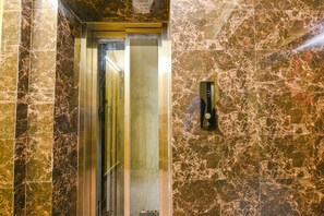 Lobby - Fabhotel Ishtara Auberge (New Delhi)