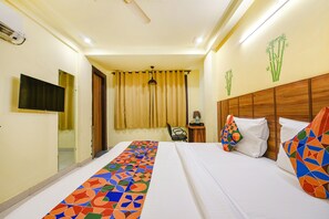 Egyptian cotton sheets, premium bedding, in-room safe, soundproofing - Fabhotel Ishtara Auberge (New Delhi)