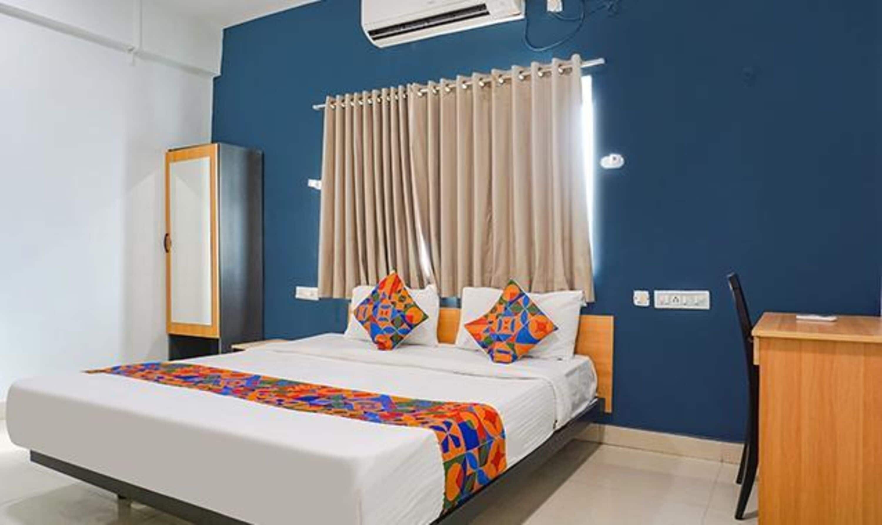 华丽客房 | 埃及棉床单、高档床上用品、客房内保险箱、免费 WiFi