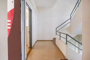 Lobby - The Leela Inn (Pune)