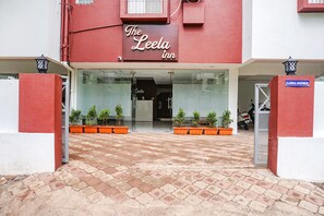 Property entrance - The Leela Inn (Pune)