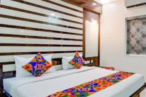 Egyptian cotton sheets, premium bedding, in-room safe, free WiFi
