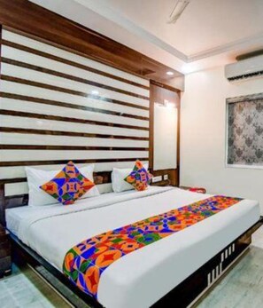 Egyptian cotton sheets, premium bedding, in-room safe, free WiFi - Fabhotel Royal Palm (Barasat)
