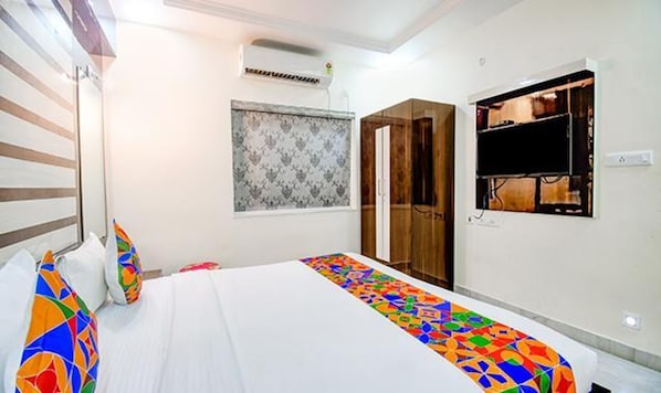 Egyptian cotton sheets, premium bedding, in-room safe, free WiFi