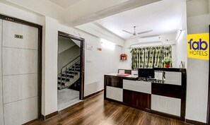 Reception - Fabhotel Royal Palm (Barasat)