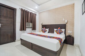 Egyptian cotton sheets, premium bedding, in-room safe, free WiFi