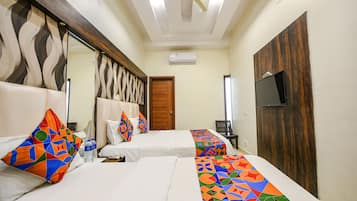 Family Room | Egyptian cotton sheets, premium bedding, in-room safe, free WiFi