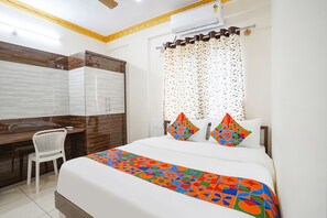 Egyptian cotton sheets, premium bedding, in-room safe, free WiFi - Fabhotel Snv Inn (Bengaluru)