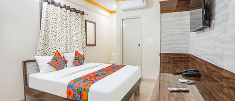 Egyptian cotton sheets, premium bedding, in-room safe, free WiFi