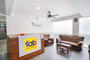 Reception - Fabhotel Humming Suites (Bengaluru)