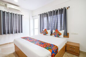1 bedroom, Egyptian cotton sheets, premium bedding, in-room safe