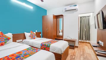 Egyptian cotton sheets, premium bedding, in-room safe, free WiFi